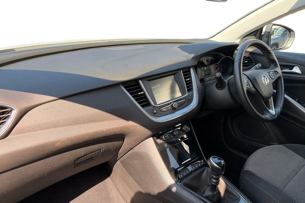 Vauxhall Grandland 1.2 Turbo Se Hatchback #2