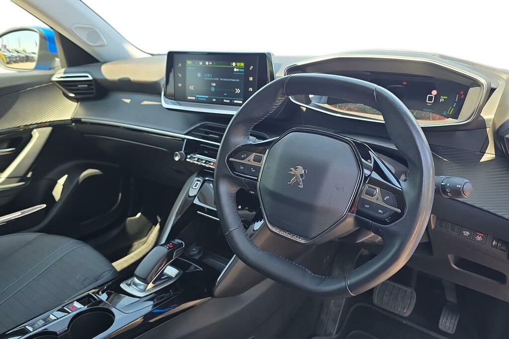 Peugeot e-2008 50Kwh Allure Premium Blue #6