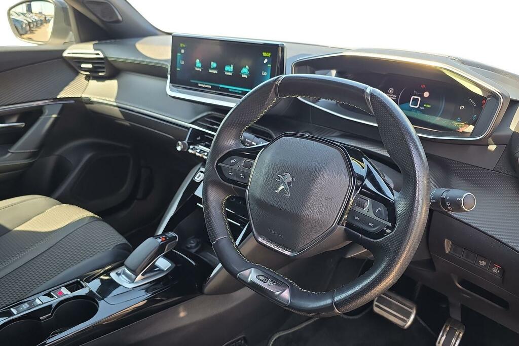 Peugeot e-2008 50Kwh Gt White #6