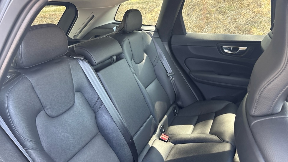 Volvo XC60 Momentum, B4 Awd Mild Hybrid WV22MVO Black #6