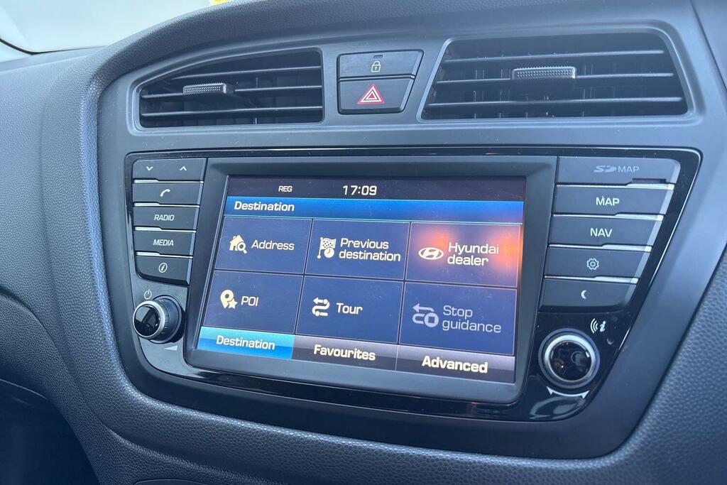 Hyundai I20 1.2 Premium Nav Isg 84 Ps White #11