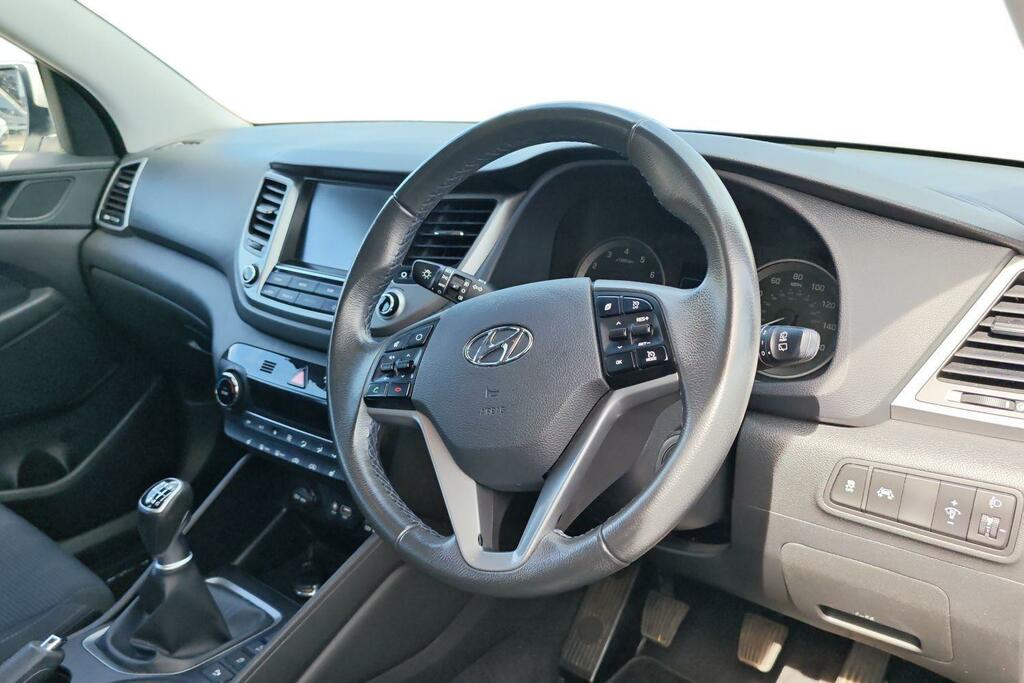Hyundai Tucson 1.6 Gdi Blue Drive Se Nav Euro 6 Ss White #6