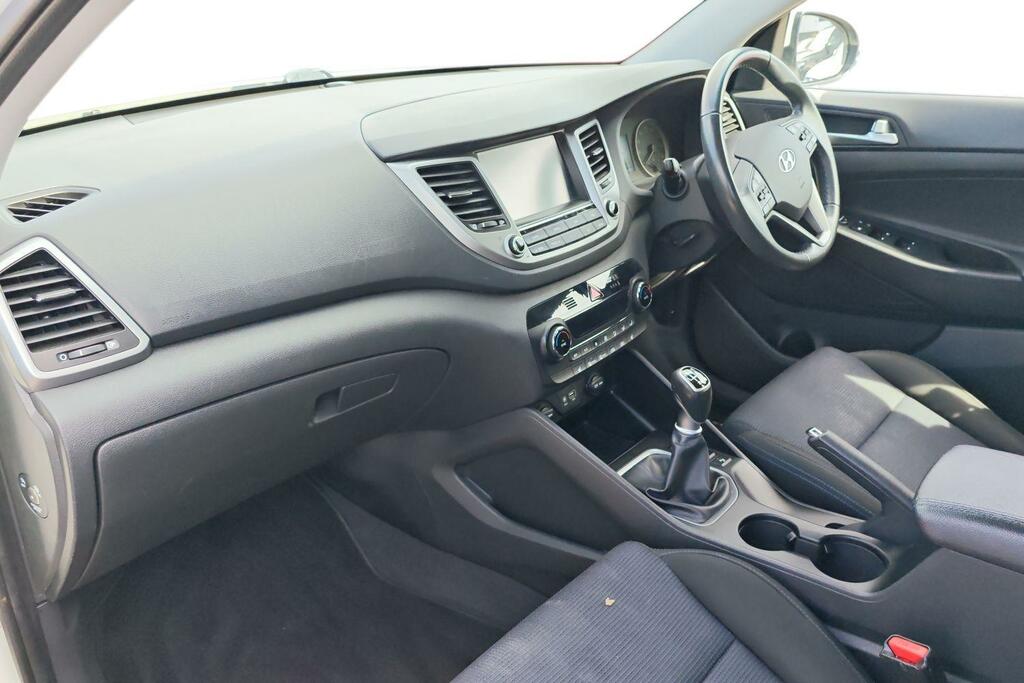 Hyundai Tucson 1.6 Gdi Blue Drive Se Nav Euro 6 Ss White #2