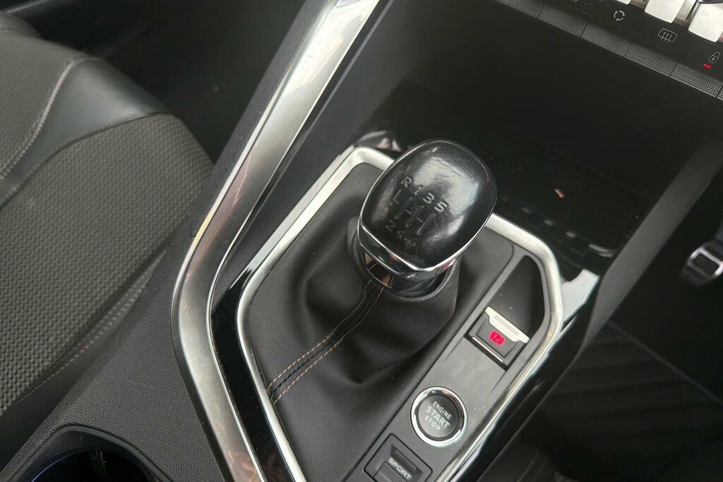 Peugeot 3008 1.5 Bluehdi Allure Red #21
