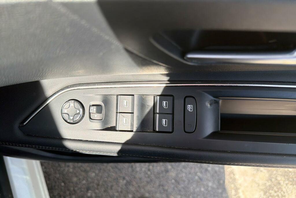 Peugeot 3008 1.5 Bluehdi Allure Red #18