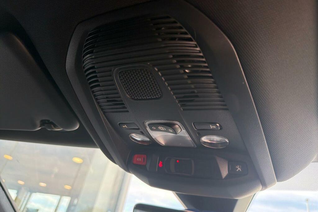 Peugeot 3008 1.5 Bluehdi Allure Red #23