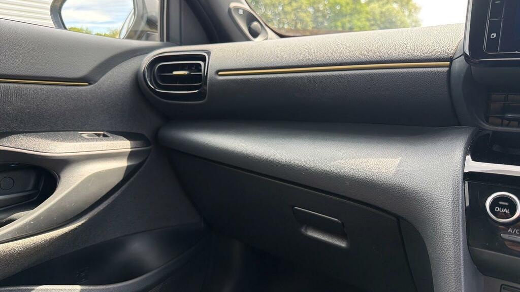 Toyota Yaris Cross Icon Silver #45