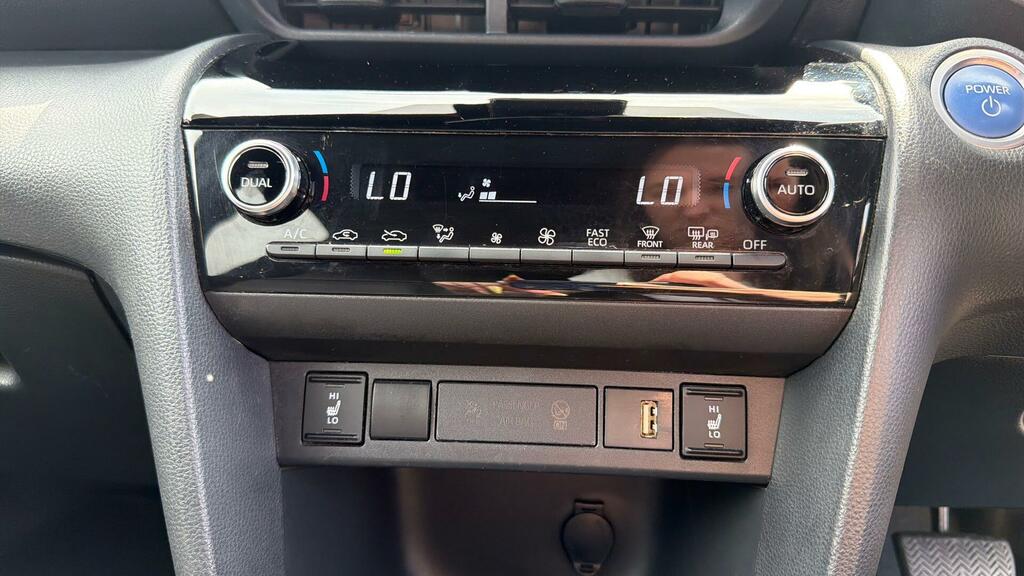 Toyota Yaris Cross Icon Silver #40