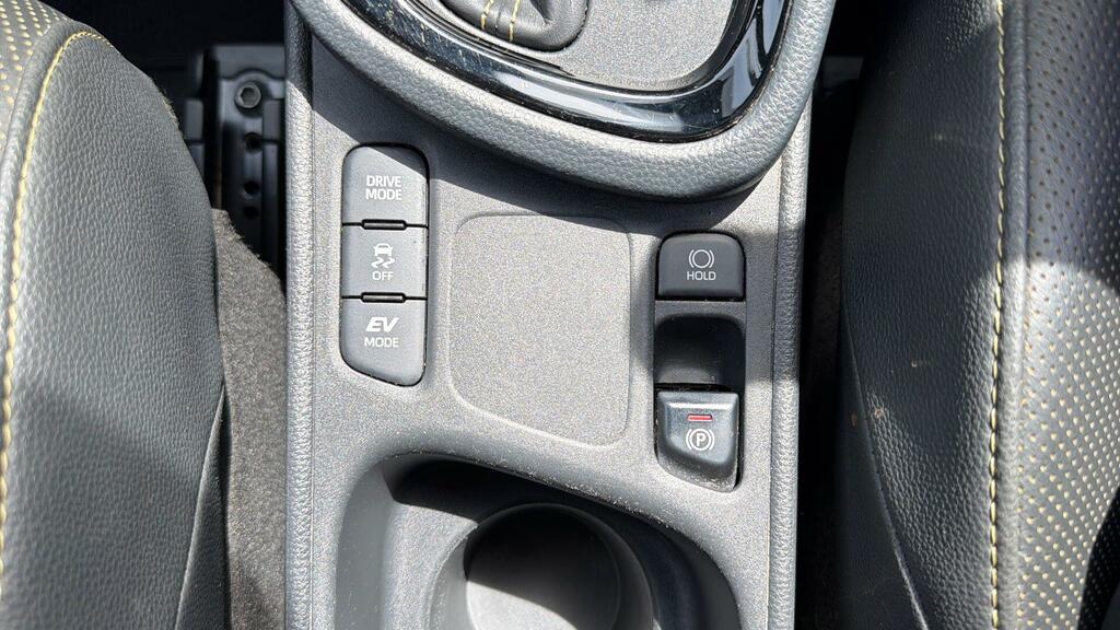 Toyota Yaris Cross Icon Silver #43