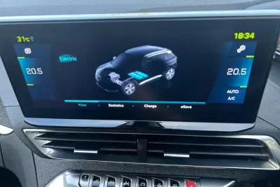 Peugeot 3008 1.2 Puretech Allure Premium Eat8 Black #21