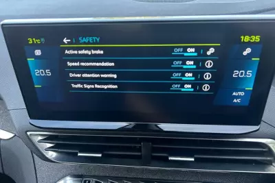 Peugeot 3008 1.2 Puretech Allure Premium Eat8 Black #25