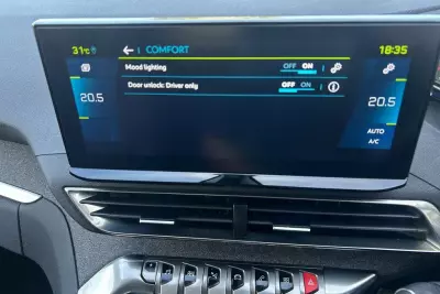 Peugeot 3008 1.2 Puretech Allure Premium Eat8 Black #26