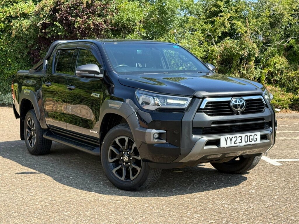 Toyota HILUX 2.8 D-4d Invincible X 4Wd Euro 6 Ss Black