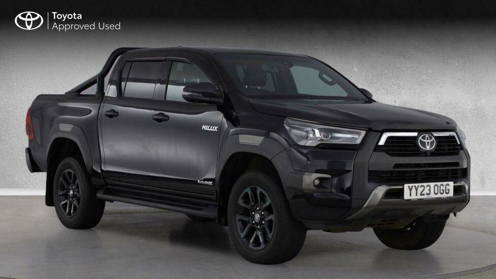 Toyota HILUX 2.8 D-4d Invincible X 4Wd Euro 6 Ss Black #2