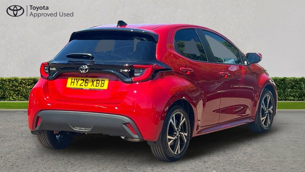 Toyota Yaris 1.5 Vvt-h Design E-cvt Euro 6 Ss HY26XBB Red #2