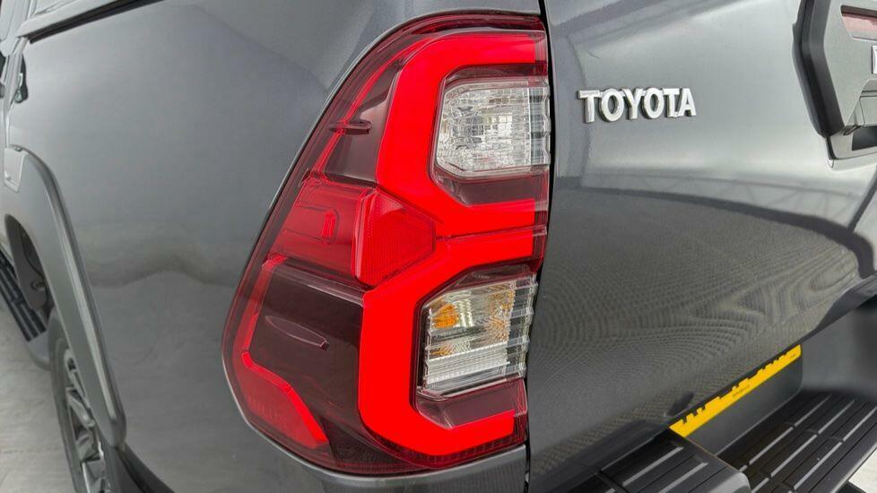 Toyota HILUX 2.8 D-4d Invincible X 4Wd Euro 6 Ss Black #19