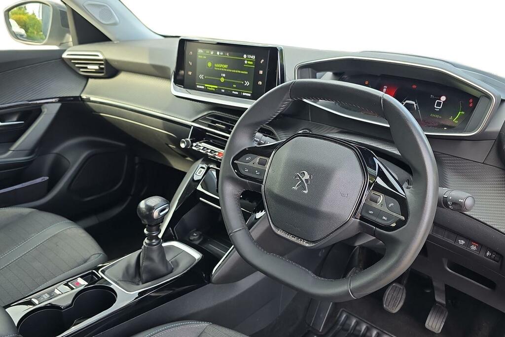 Peugeot 2008 1.2 Puretech Allure Premium Euro 6 Ss White #6