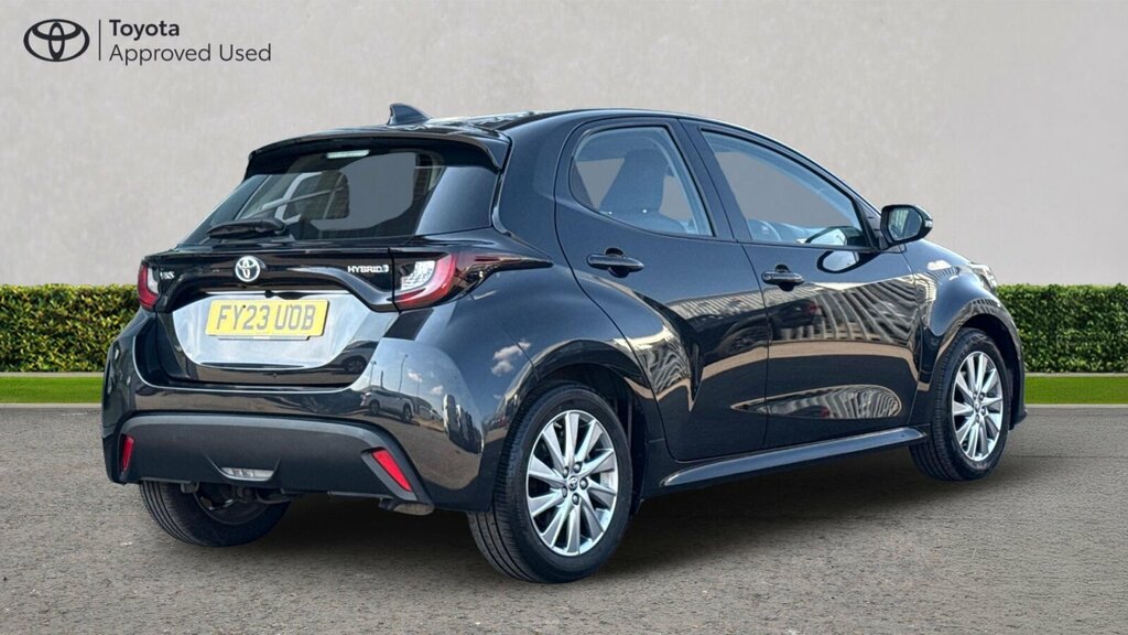 Toyota Yaris 1.5 Vvt-h Icon Hatchback Hybrid E-cvt E FY23UOB Black #2