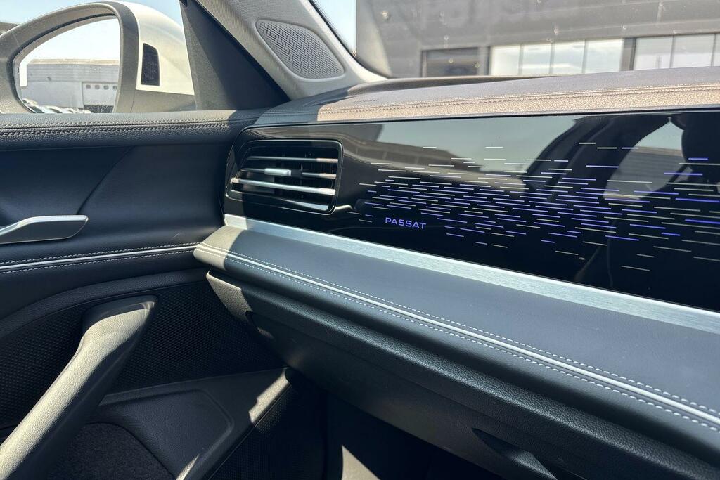 Volkswagen Passat 1.5 Tsi Ehybrid 19.7Kwh R-line Estate P Silver #26