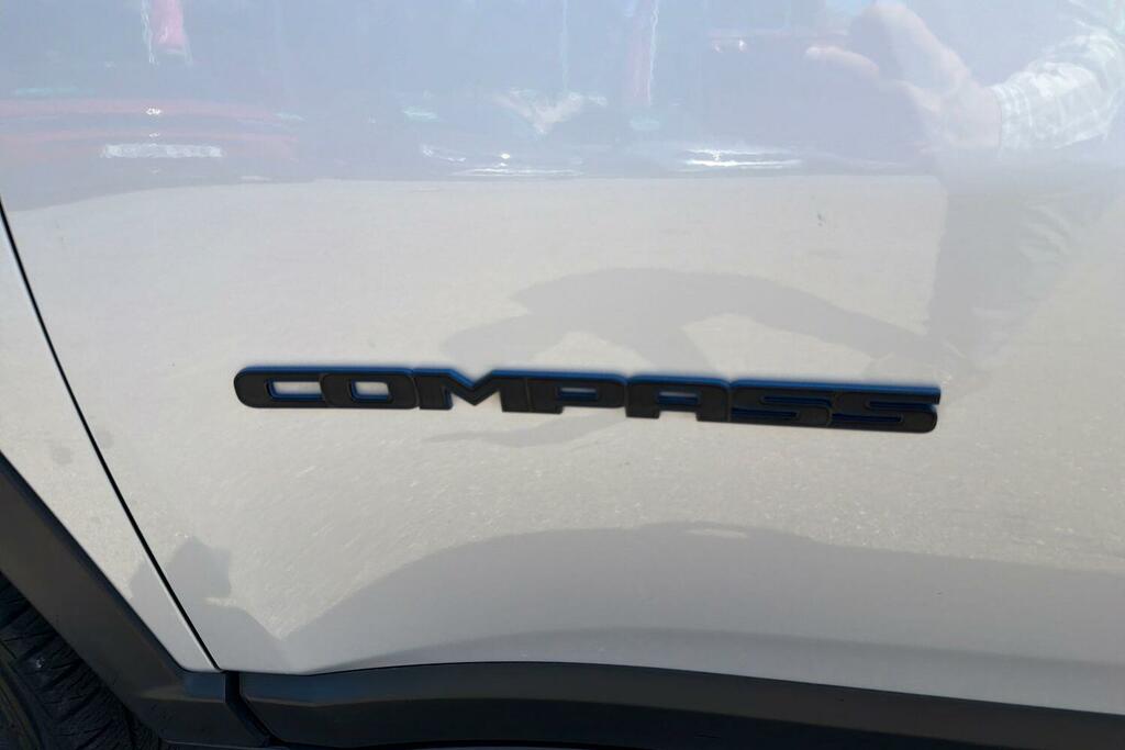 Jeep Compass Suv White #29