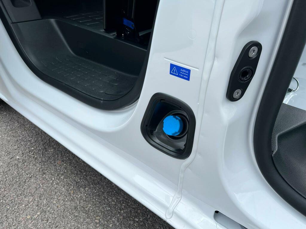 Vauxhall Vivaro Pro White #10
