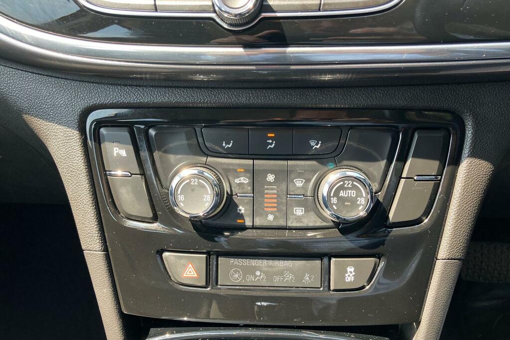 Vauxhall Mokka Hatchback White #12