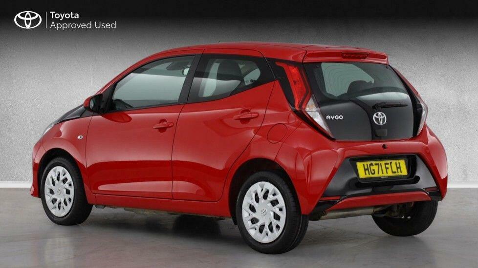 Toyota Aygo 1.0 Vvt-i X-play Euro 6 Ss Red #2