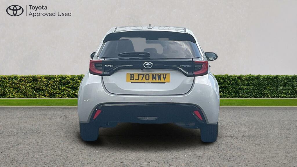 Toyota Yaris Active White #52