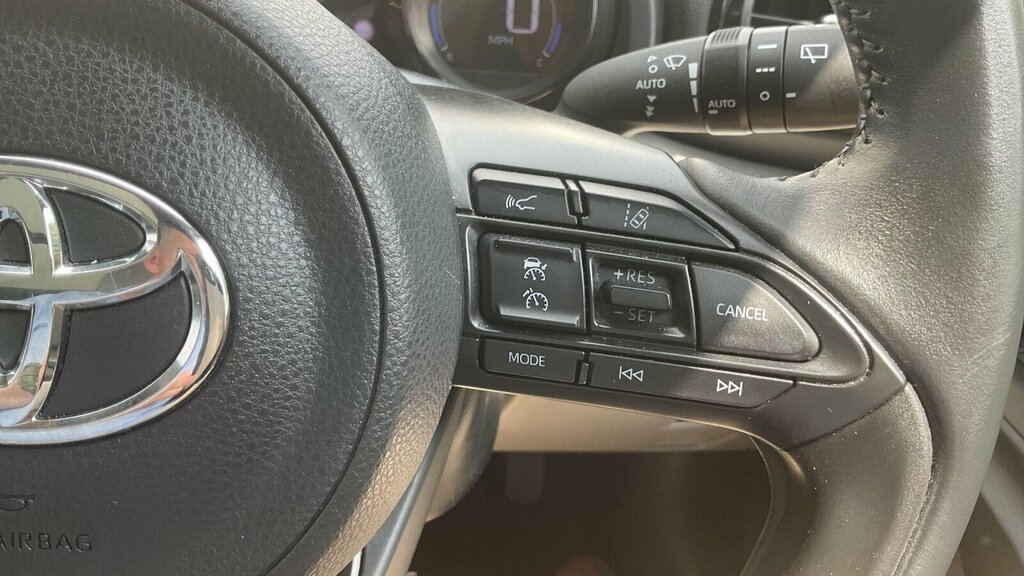 Toyota Yaris Active White #65