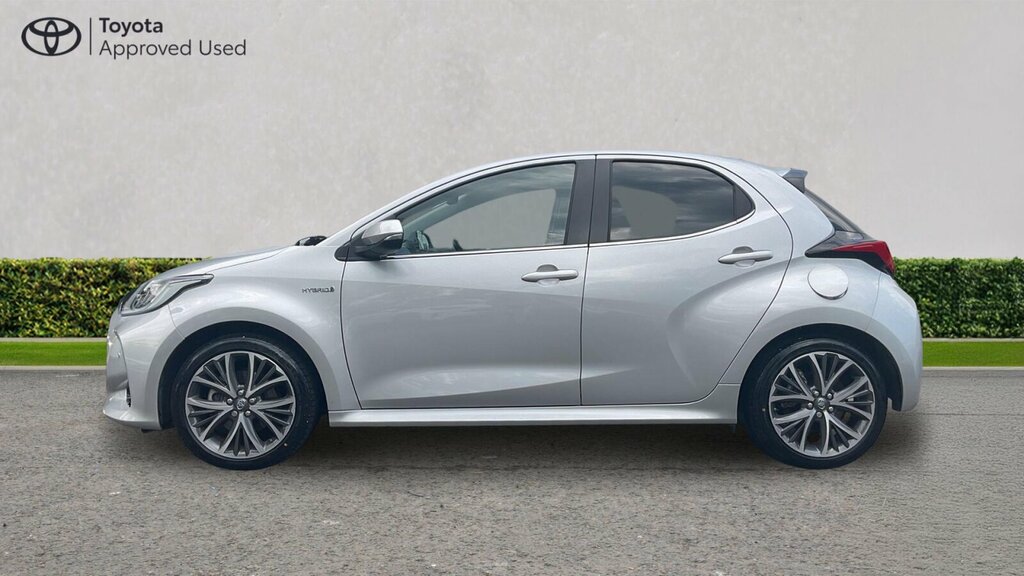 Toyota Yaris Active White #51