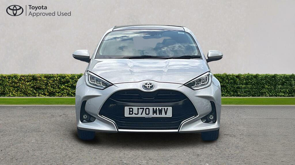 Toyota Yaris Active White #41
