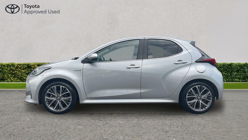 Toyota Yaris Active White #48