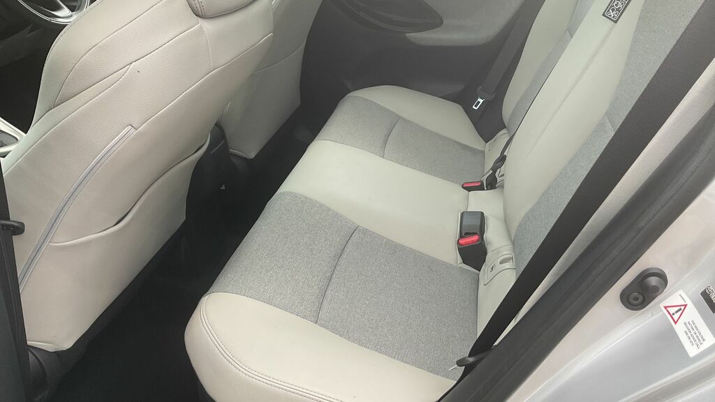 Toyota Yaris Active White #28