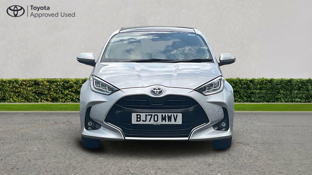 Toyota Yaris Active White #45