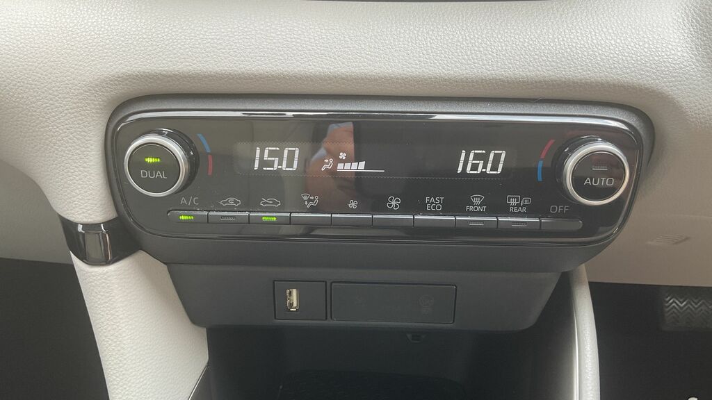 Toyota Yaris Active White #56