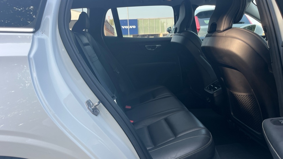 Volvo V60 D4 Inscription Pro White #6