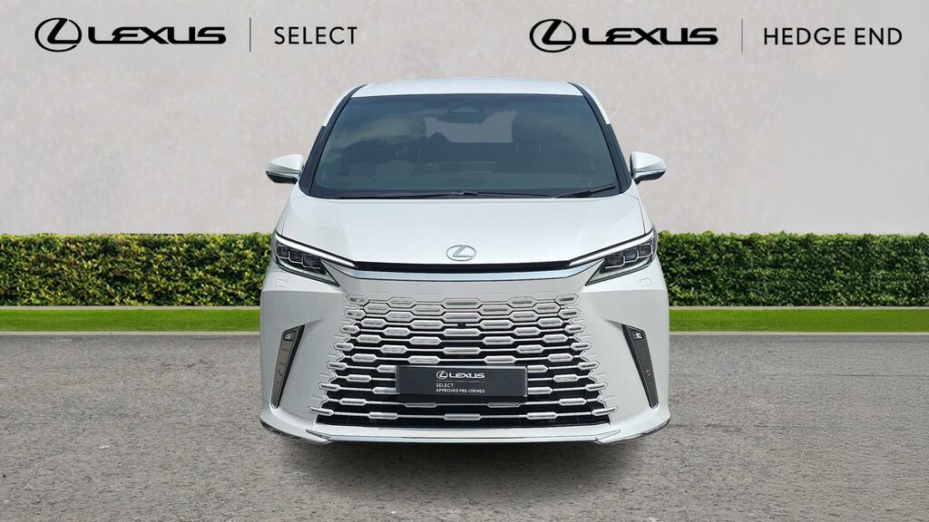 Lexus LM 350H 2.5 Takumi E-cvt 4 Seat  #22