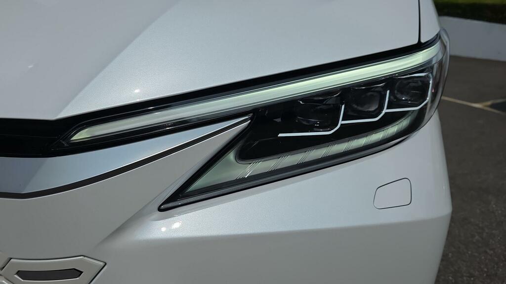 Lexus LM 350H 2.5 Takumi E-cvt 4 Seat  #20