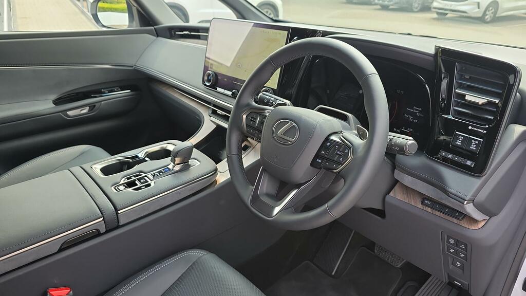 Lexus LM 350H 2.5 Takumi E-cvt 4 Seat  #12