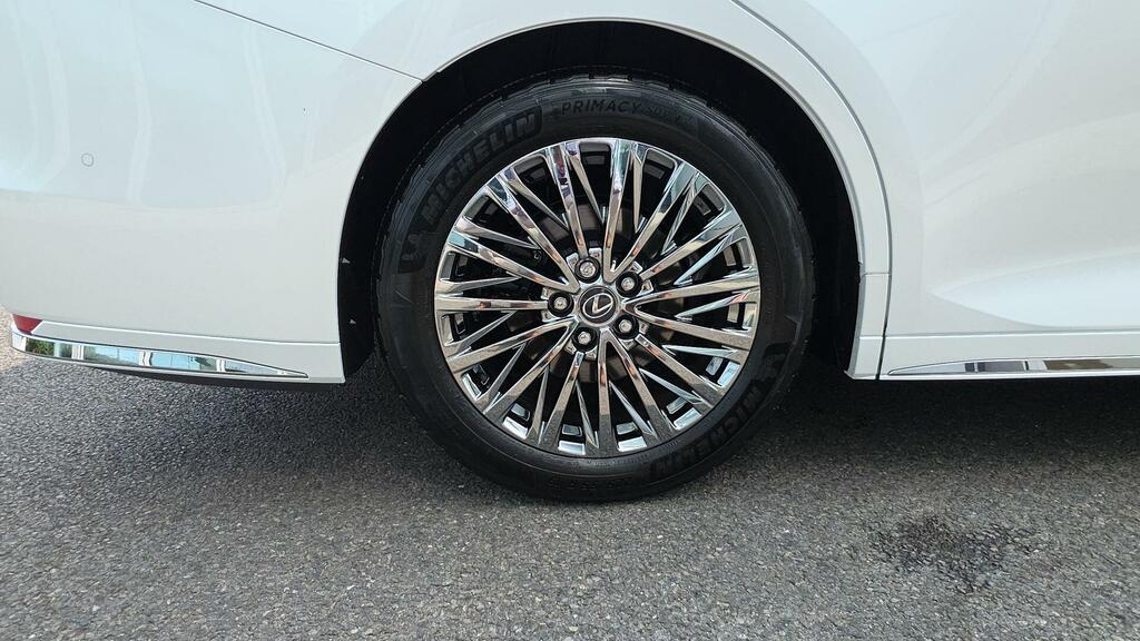 Lexus LM 350H 2.5 Takumi E-cvt 4 Seat  #25