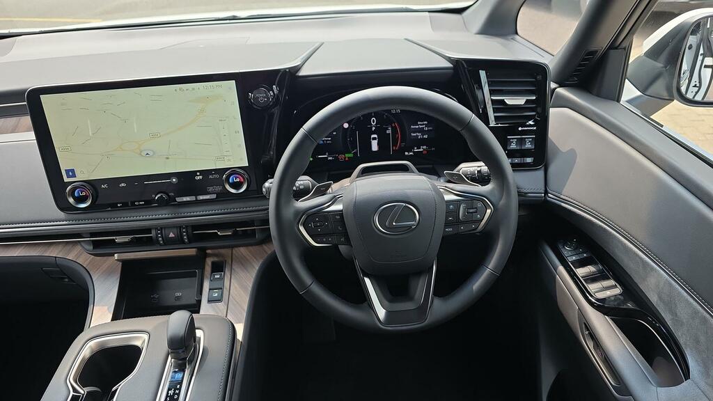 Lexus LM 350H 2.5 Takumi E-cvt 4 Seat  #7