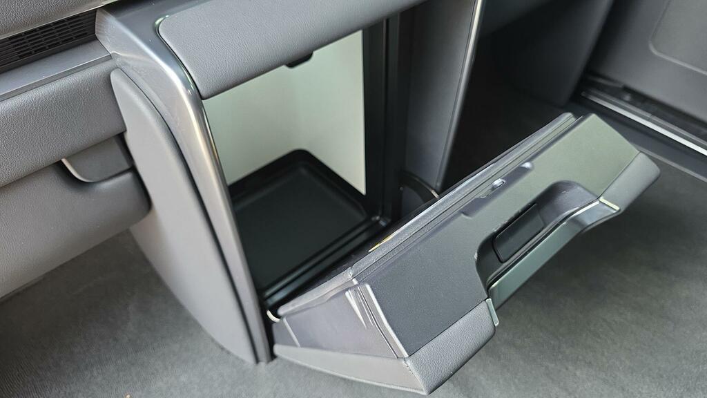 Lexus LM 350H 2.5 Takumi E-cvt 4 Seat  #31