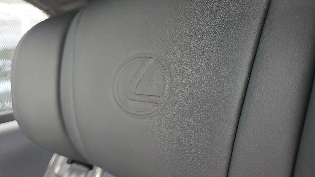 Lexus LM 350H 2.5 Takumi E-cvt 4 Seat  #17
