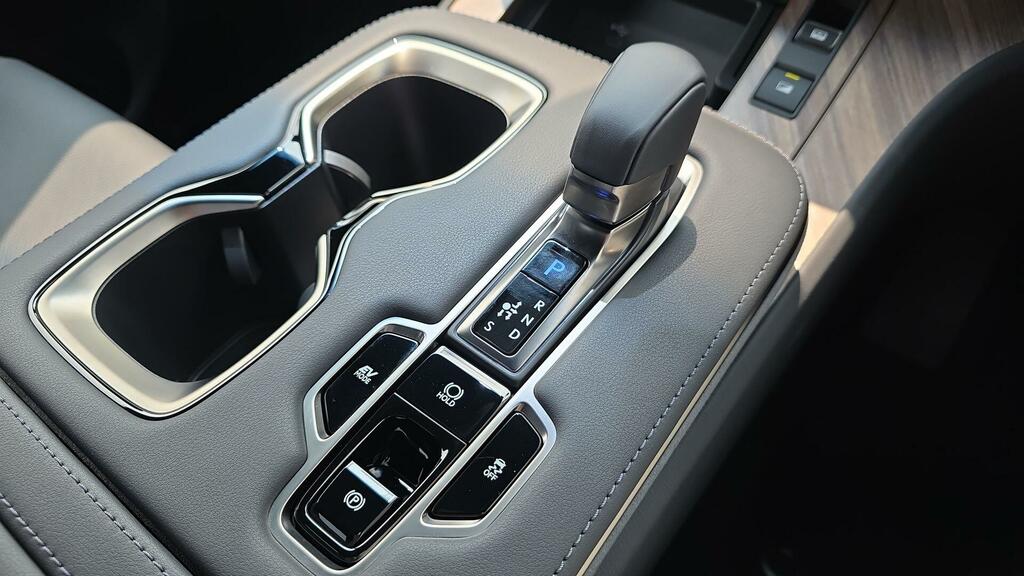 Lexus LM 350H 2.5 Takumi E-cvt 4 Seat  #27