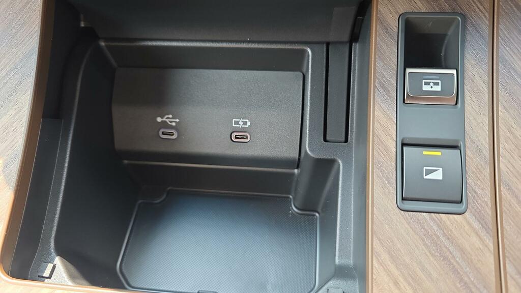 Lexus LM 350H 2.5 Takumi E-cvt 4 Seat  #28