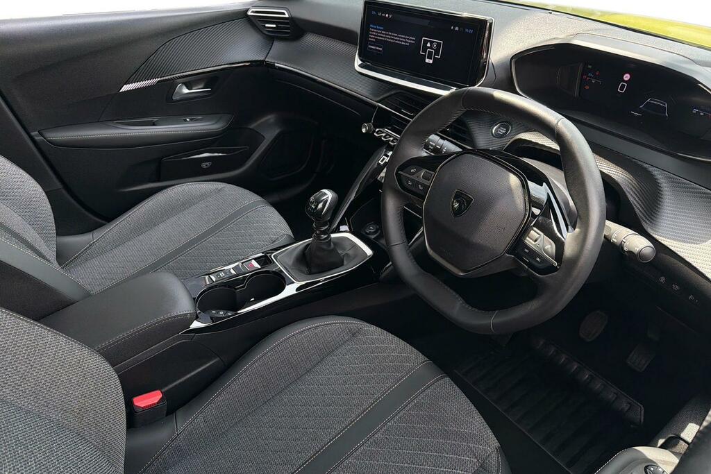 Peugeot 208 1.2 Puretech Allure Euro 6 Ss GF25NVK Yellow #2
