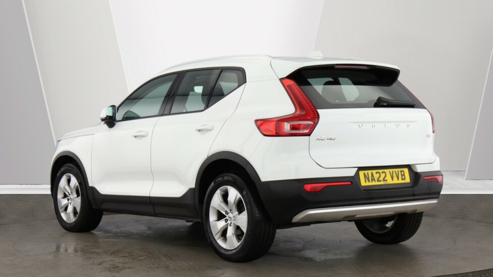 Volvo XC40 Momentum, T3 White #3