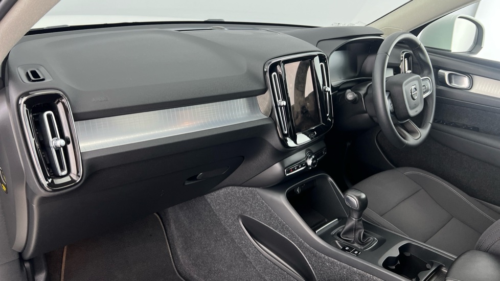Volvo XC40 Momentum, T3 White #6