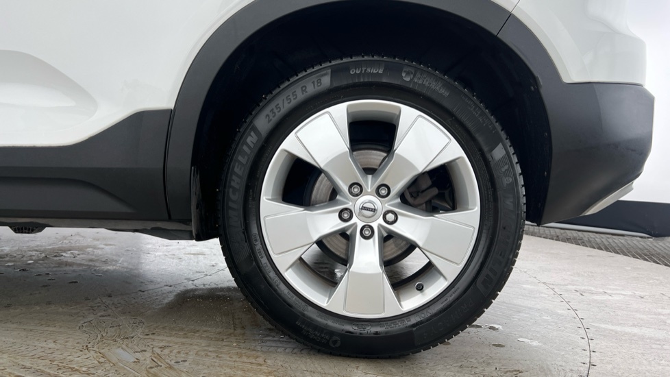 Volvo XC40 Momentum, T3 White #4