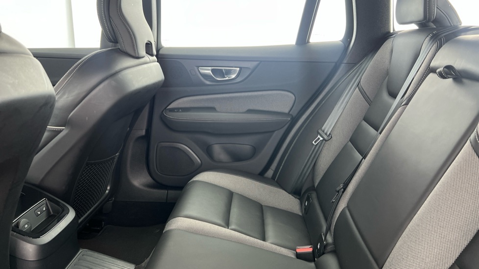 Volvo V60 B4 P Ultimate Dark Blue #7
